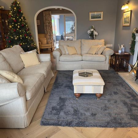 Vast, Elegant Home With Indoor Pool & Sauna Near Popular Golf Course Kington  Exteriör bild