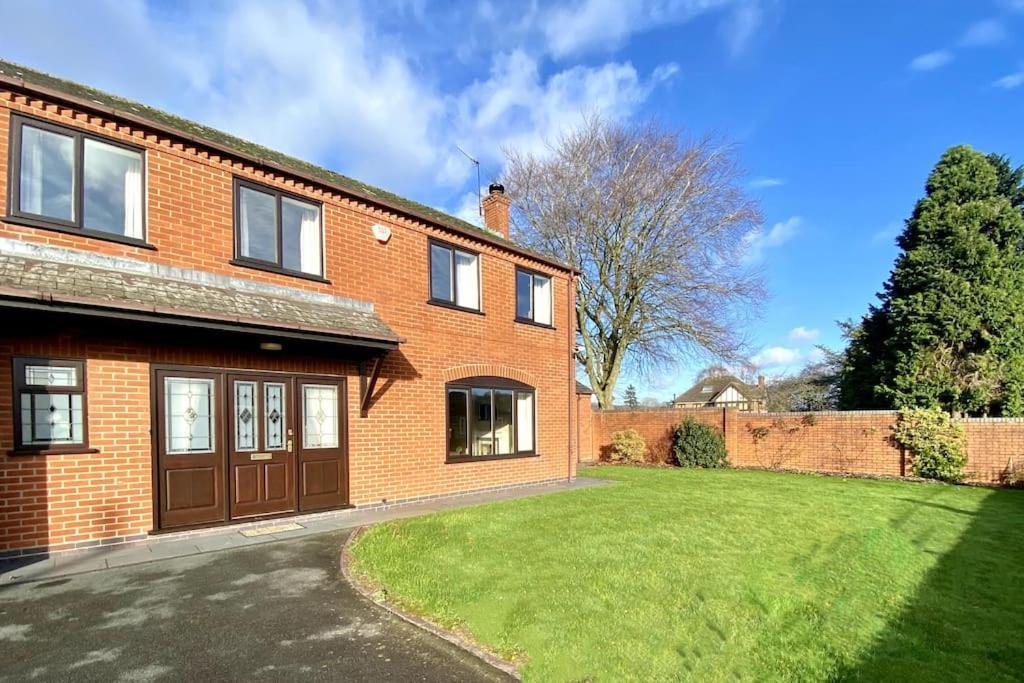 Vast, Elegant Home With Indoor Pool & Sauna Near Popular Golf Course Kington  Exteriör bild