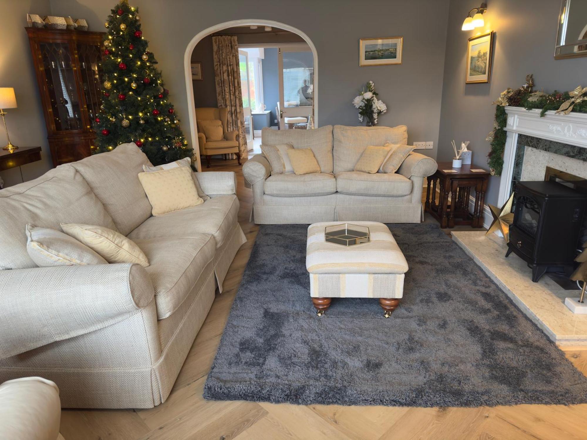 Vast, Elegant Home With Indoor Pool & Sauna Near Popular Golf Course Kington  Exteriör bild