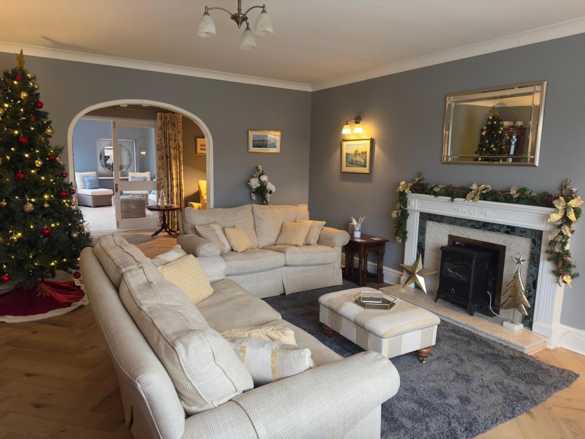 Vast, Elegant Home With Indoor Pool & Sauna Near Popular Golf Course Kington  Exteriör bild