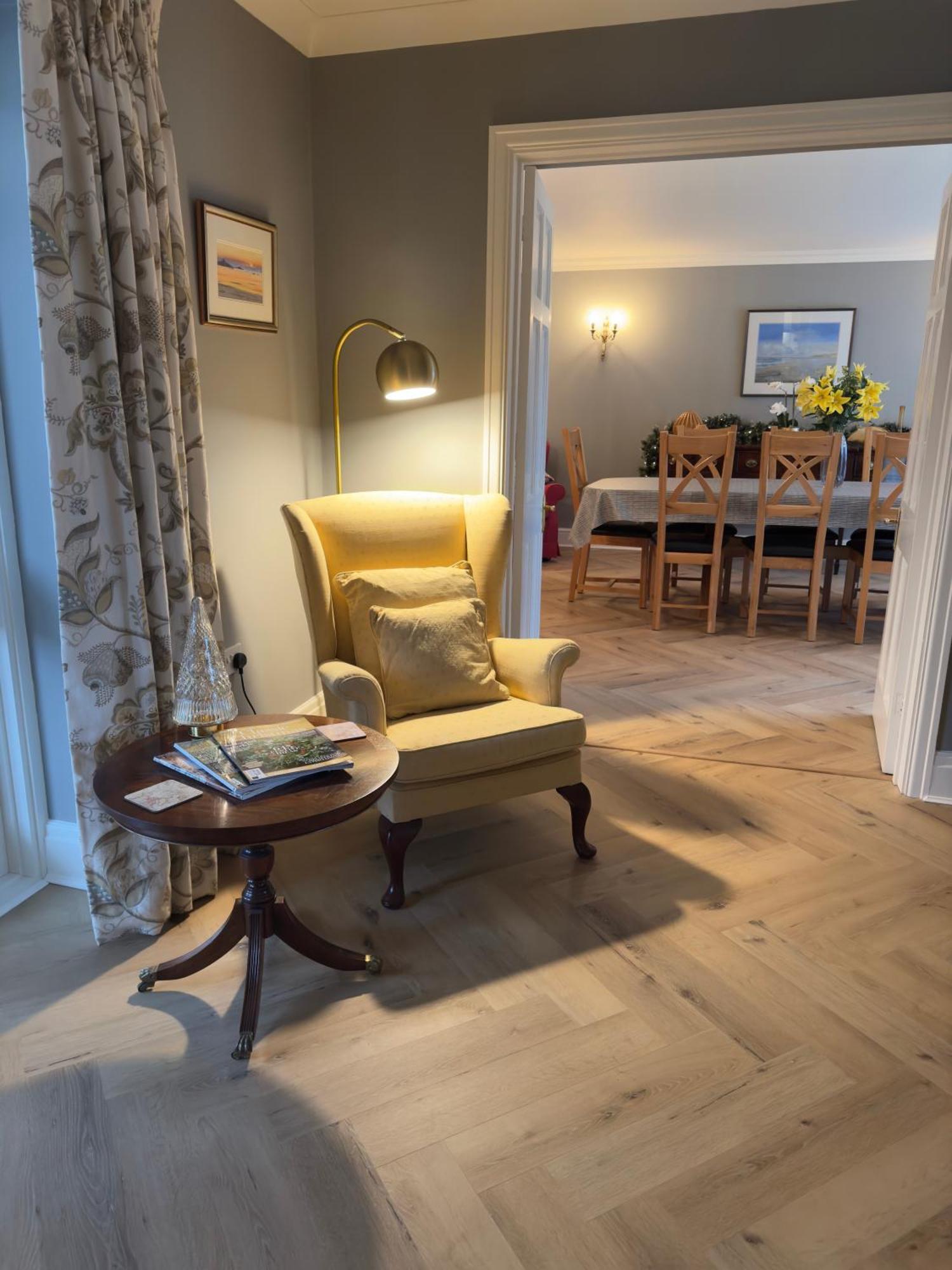 Vast, Elegant Home With Indoor Pool & Sauna Near Popular Golf Course Kington  Exteriör bild