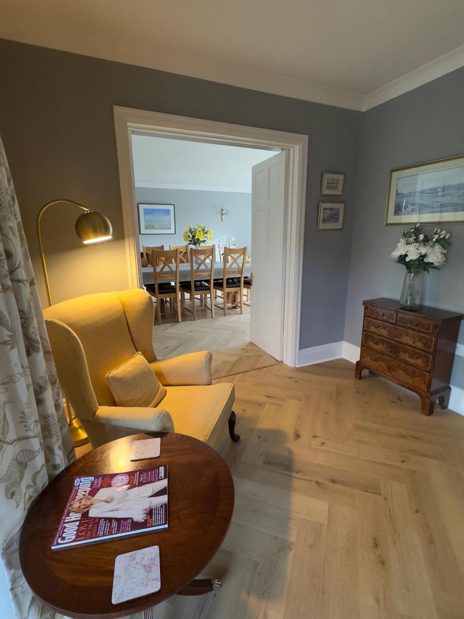 Vast, Elegant Home With Indoor Pool & Sauna Near Popular Golf Course Kington  Exteriör bild